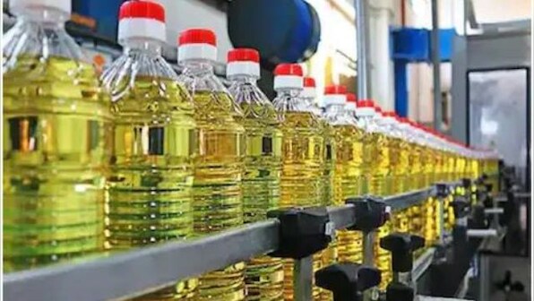 Edible oil prices down by Rs 15 to 25 per litre, record rise in procurement of oilseeds