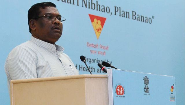 Watch: Union minister reacts to 'overpriced' corn at roadside vendor, internet criticises Watch: Union minister reacts to 'overpriced' corn at roadside vendor, internet criticises