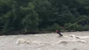WATCH: Amid Kullu flash flood, ITBP undertakes rescue operation at strong midstream of Beas River to save 3 passengers