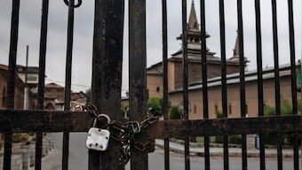 J&K: Islamic scholars, preachers urge administration to allow Friday prayers at Srinagar's Jamia Masjid