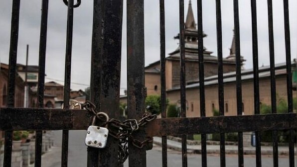 J&K: Islamic scholars, preachers urge administration to allow Friday prayers at Srinagar's Jamia Masjid
