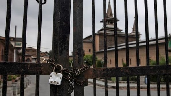 J&K: Friday prayers disallowed at Srinagar’s Jamia Masjid