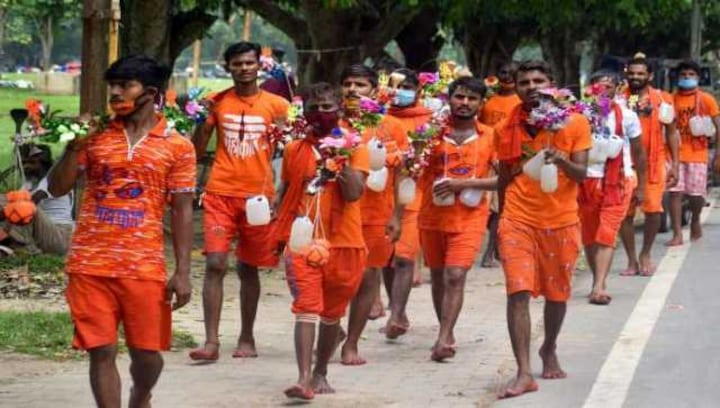 WATCH: Uttar Pradesh officials shower flower petals on Kanwariyas from helicopter