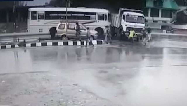 20 Amarnath Yatra pilgrims injured in bus accident 20 Amarnath Yatra pilgrims injured in bus accident