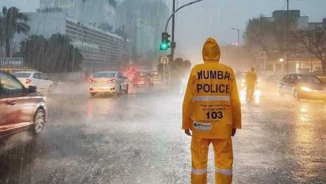 Heavy rain puts Mumbai on yellow alert: Water-logged roads bring traffic to a standstill; landslide hits Ghatkopar Heavy rain puts Mumbai on yellow alert: Water-logged roads bring traffic to a standstill; landslide hits Ghatkopar