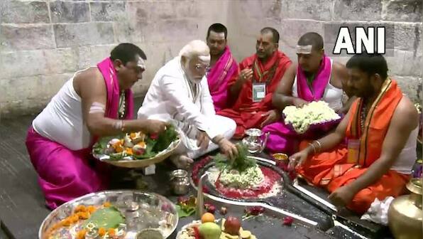 Jharkhand: PM Modi offers prayers at Baba Baidyanath temple
