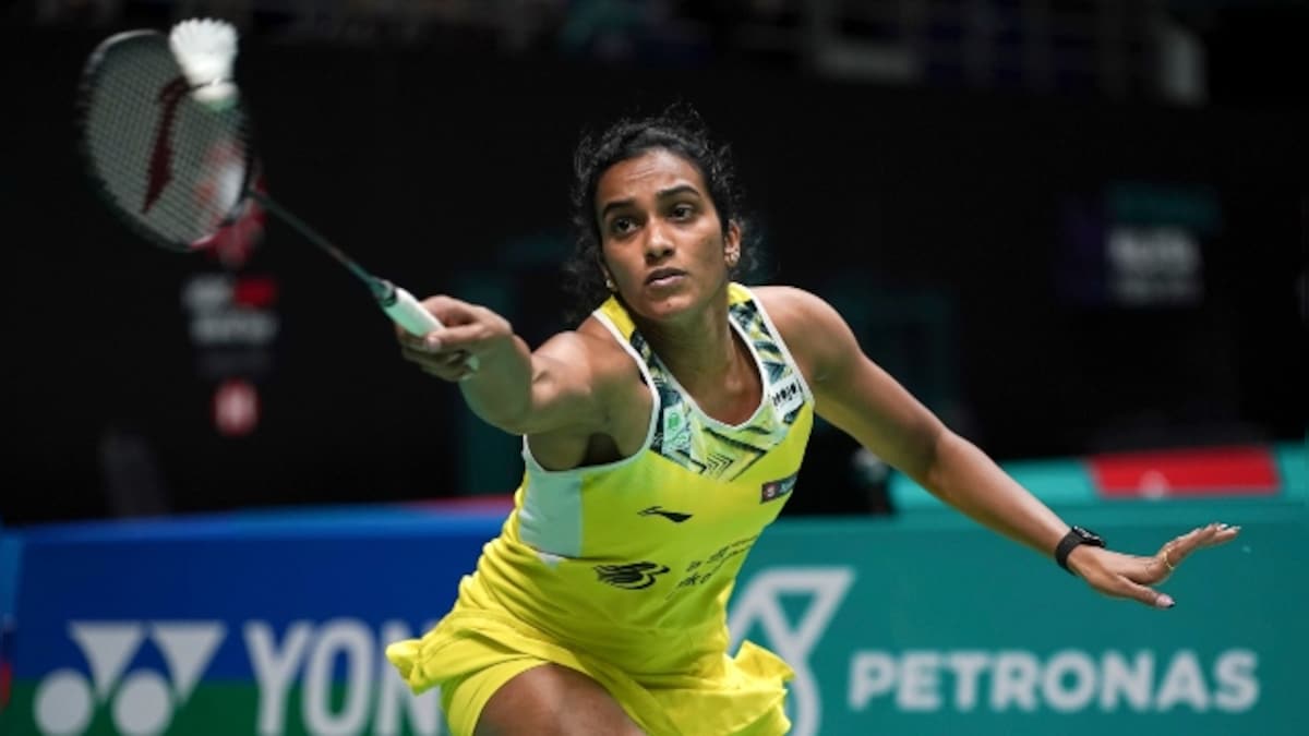 Singapore Open: PV Sindhu, HS Prannoy enter quarters, Saina Nehwal stuns He Bing Jiao