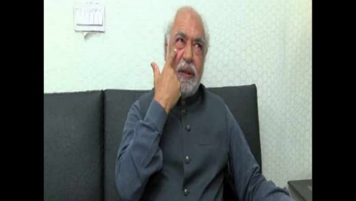Pakistan: Senior journalist Ayaz Amir assaulted by unidentified men day after he called the army 'property dealers'