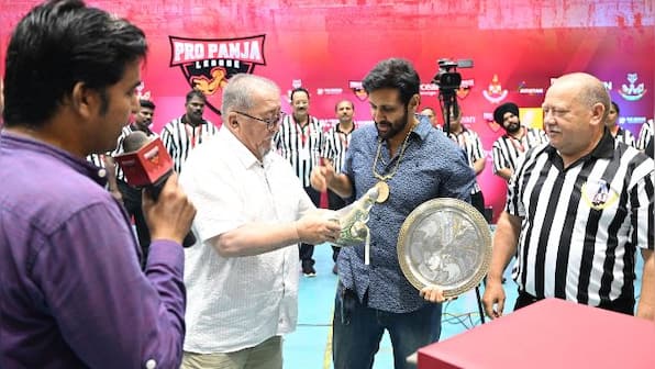 Asian Arm Wrestling Federation honours Pro Panja co-founder Parvin Dabas