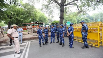 Traffic crawls in central Delhi due to Congress protest, waterlogging