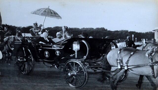 Former president Rajendra Prasad riding the buggy in 1959. Image Courtesy: @RBArchive/Twitter
