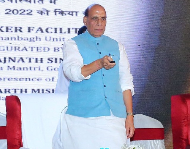 Defence Minister Rajnath Singh inaugurates warhead and RF seeker facilities in Telangana's Bhanur Defence Minister Rajnath Singh inaugurates warhead and RF seeker facilities in Telangana's Bhanur