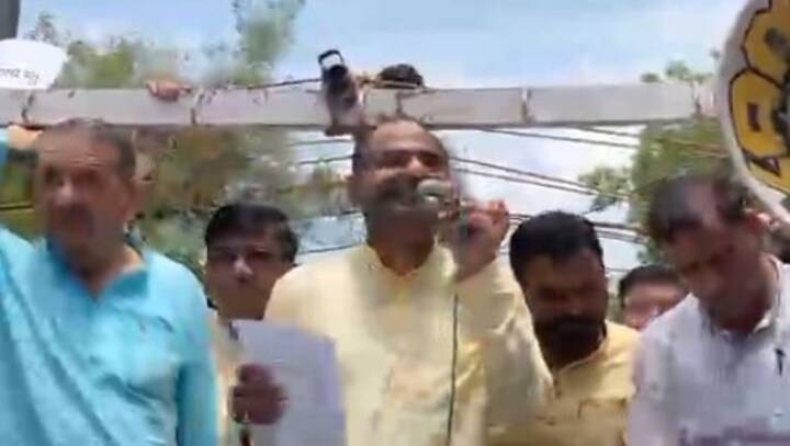 Delhi: BJP stages protest over hike in power bills