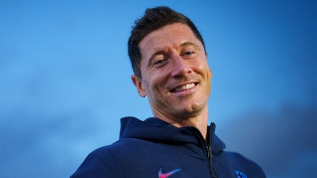 Robert Lewandowski joins Barcelona from Bayern Munich until 2027