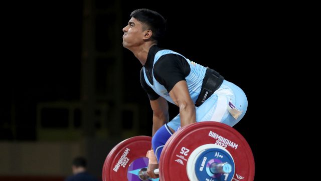 Commonwealth Games: 'Shubh Sanket', Twitter congratulates Sanket Sargar for winning silver Commonwealth Games: 'Shubh Sanket', Twitter congratulates Sanket Sargar for winning silver