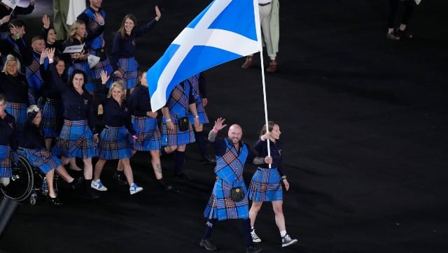 The athletes of Scotland enter the stadium with one of the most vibrant uniforms at the opening ceremony. AP