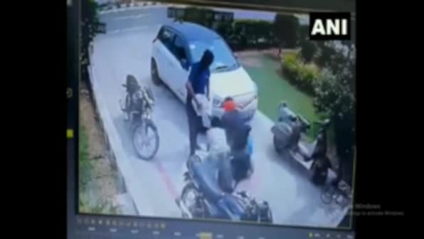 Watch: Security guard single-handedly foils robbery attempt in in Punjab, video goes viral