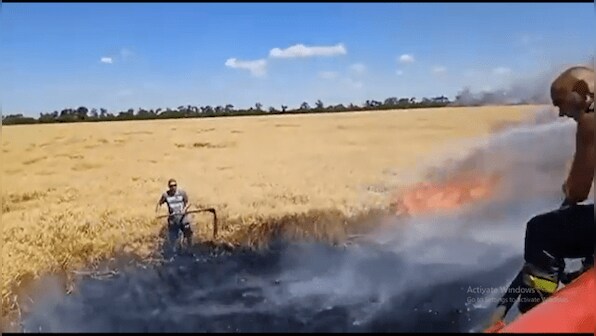 Watch: Ukrainian farmers save harvest from fire caused by Russian shelling; internet hails their efforts