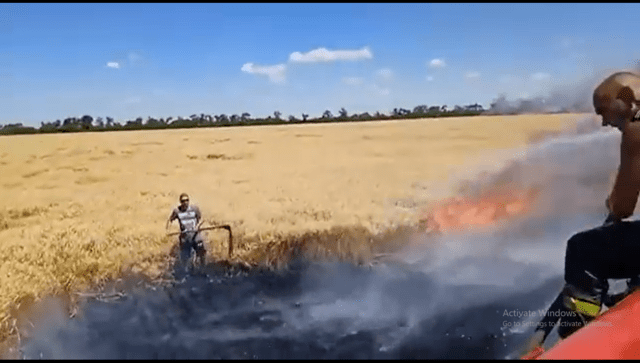 Watch: Ukrainian farmers save harvest from fire caused by Russian shelling; internet hails their efforts Watch: Ukrainian farmers save harvest from fire caused by Russian shelling; internet hails their efforts