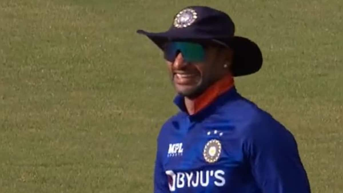 Shikhar Dhawan leads spirited celebrations in dressing room, Rahul Dravid joins in