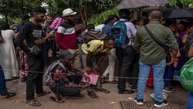 Sri Lanka: Youth fleeing country as economy slumps