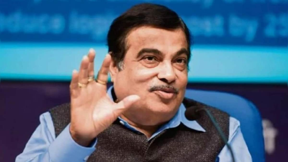 Indore: Union Minister Nitin Gadkari emphasises on the benefits of electric mobility