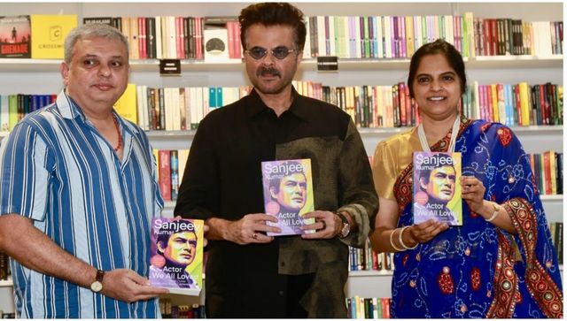 Anil Kapoor along with Reeta Ramamurthy Gupta & Uday Jariwala launches the book "Sanjeev Kumar - The actor we all love" Anil Kapoor along with Reeta Ramamurthy Gupta & Uday Jariwala launches the book "Sanjeev Kumar - The actor we all love"