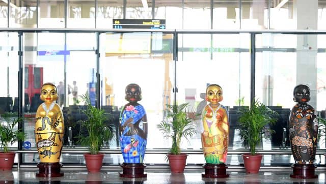 The airport building has been designed by the Baba Baidyanath temple and features paintings of tribal art, handicrafts, and local tourist sites. Image Courtesy: @narendramodi/Twitter