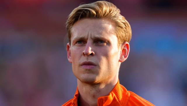 Barcelona reach deal with Manchester United for reluctant Frenkie De Jong Barcelona reach deal with Manchester United for reluctant Frenkie De Jong