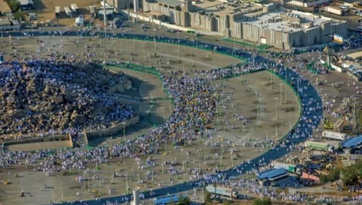 Muslim pilgrims cast pebbles in ritualistic 'stoning of the devil' as almost million-strong hajj winds down