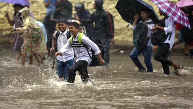 Heavy rainfall lashes Mumbai, IMD issues orange alert for Raigad, Ratnagiri and Satara Heavy rainfall lashes Mumbai, IMD issues orange alert for Raigad, Ratnagiri and Satara
