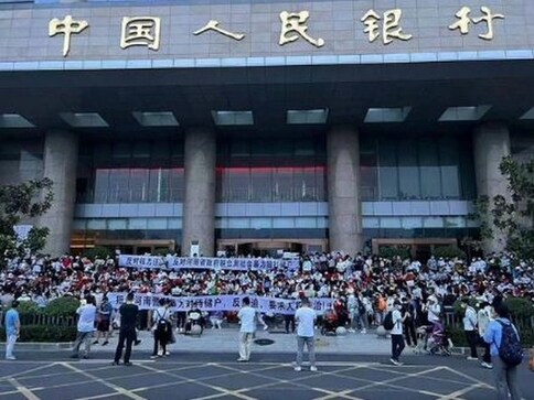 Did China roll out tanks to prevent people from withdrawing money from banks? Did China roll out tanks to prevent people from withdrawing money from banks?