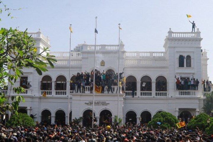 Sri Lanka protesters in talks to end occupation of government buildings