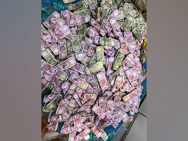 West Bengal SSC scam: ED seizes Rs 20 crore more in cash from house of minister Partha Chatterjee's aide West Bengal SSC scam: ED seizes Rs 20 crore more in cash from house of minister Partha Chatterjee's aide