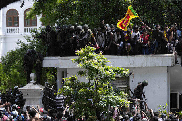 Sri Lanka troops barricade Parliament against protesters Sri Lanka troops barricade Parliament against protesters