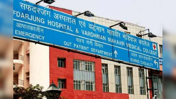 Woman delivers baby outside Delhi's Safdarjung Hospital, health ministry seeks report