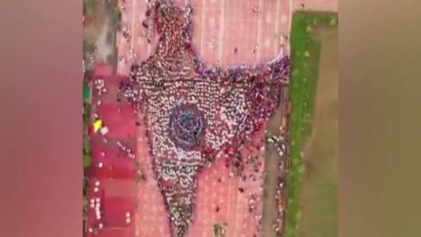 MP: Indore sees creation of world record for largest human chain forming India's map