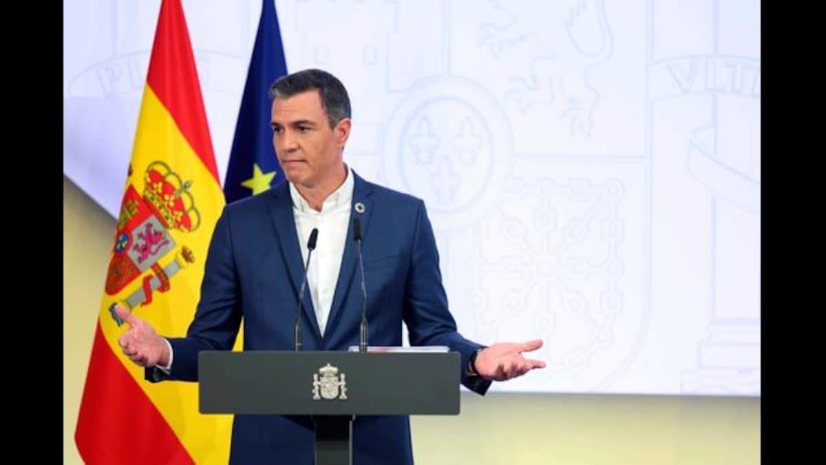 Why Spain’s prime minister Pedro Sanchez is asking workers to ditch ties