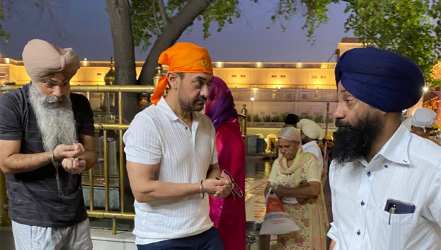 Aamir Khan visits the Golden temple in Amritsar to seek blessings for Laal Singh Chaddha Aamir Khan visits the Golden temple in Amritsar to seek blessings for Laal Singh Chaddha