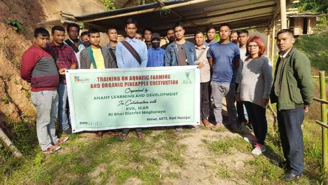 A group of younsters trained by Major Ajit Singh (Retd). Image courtesy Indra Shekhar Singh
