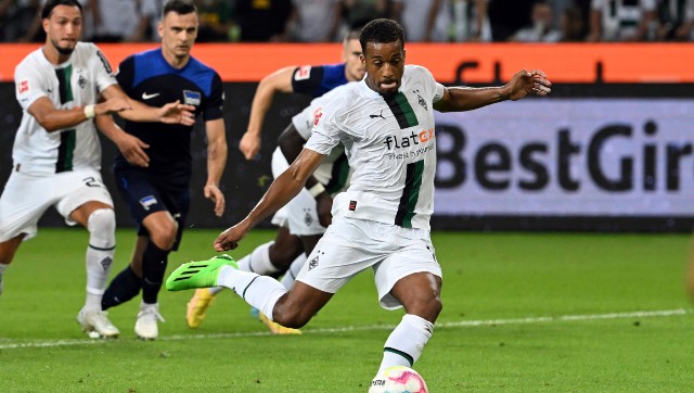 Bundesliga: Alassane Plea's penalty sends Monchengladbach top with 1-0 win over Hertha Berlin Bundesliga: Alassane Plea's penalty sends Monchengladbach top with 1-0 win over Hertha Berlin