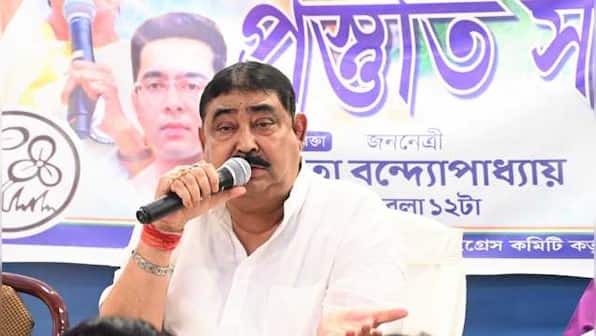 Cattle smuggling case: TMC’s Anubrata Mondal shown shoes amid slogans of ‘chor, chor’ when produced in special CBI court