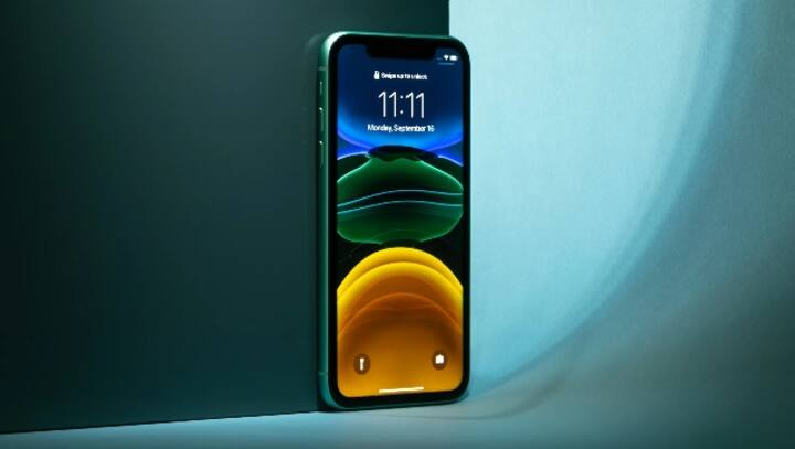 Apple takes a leaf from Xiaomi’s playbook, will soon start showing ads on iPhone’s default apps