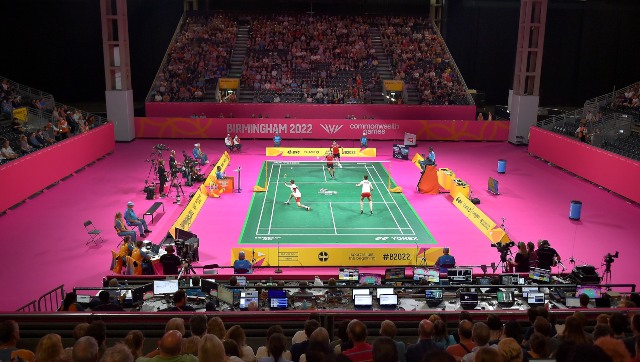 Commonwealth Games 2022: Watch Malaysian coach wins hearts, hands his shoes to rival Jamaican shuttler Commonwealth Games 2022: Watch Malaysian coach wins hearts, hands his shoes to rival Jamaican shuttler