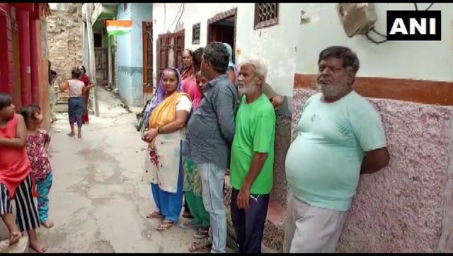 Bijnor: Man receives 'beheading threat' via posters after distributing National Flag Bijnor: Man receives 'beheading threat' via posters after distributing National Flag