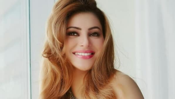 Urvashi Rautela wins praise and hearts for her acting performance in Saravanan Arul's The Legend