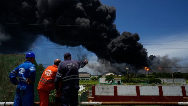 Cuba: Firefighters battle big blaze at oil tank farm in Matanzas Cuba: Firefighters battle big blaze at oil tank farm in Matanzas