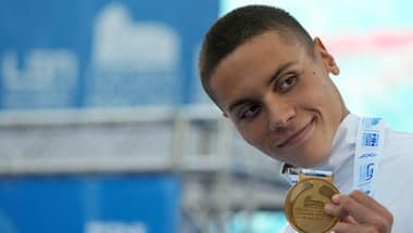 Watch: David Popovici, skinny magician of the water, breaks 100m freestyle world record