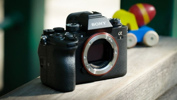 Explained: Mirrorless v/s DSLRs cameras and why are manufacturers like Nikon & Canon ditching DSLRs for Mirrorless