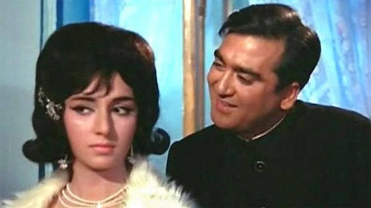 Humraaz Movie 60 Photos - Moonagedaydream.film